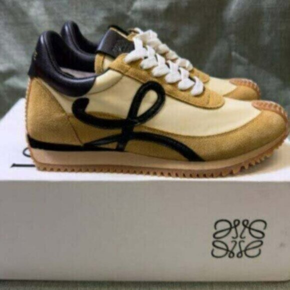 Loewe Tan and Black Winter Boots - Picture 4 of 7